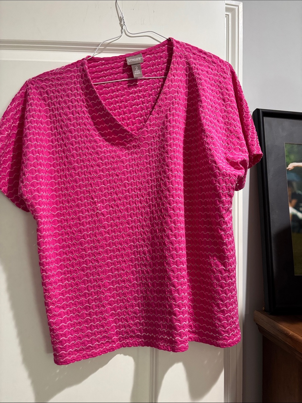 Chico's Bright Pink Short Sleeve V-Neck Tee with Wave Motif